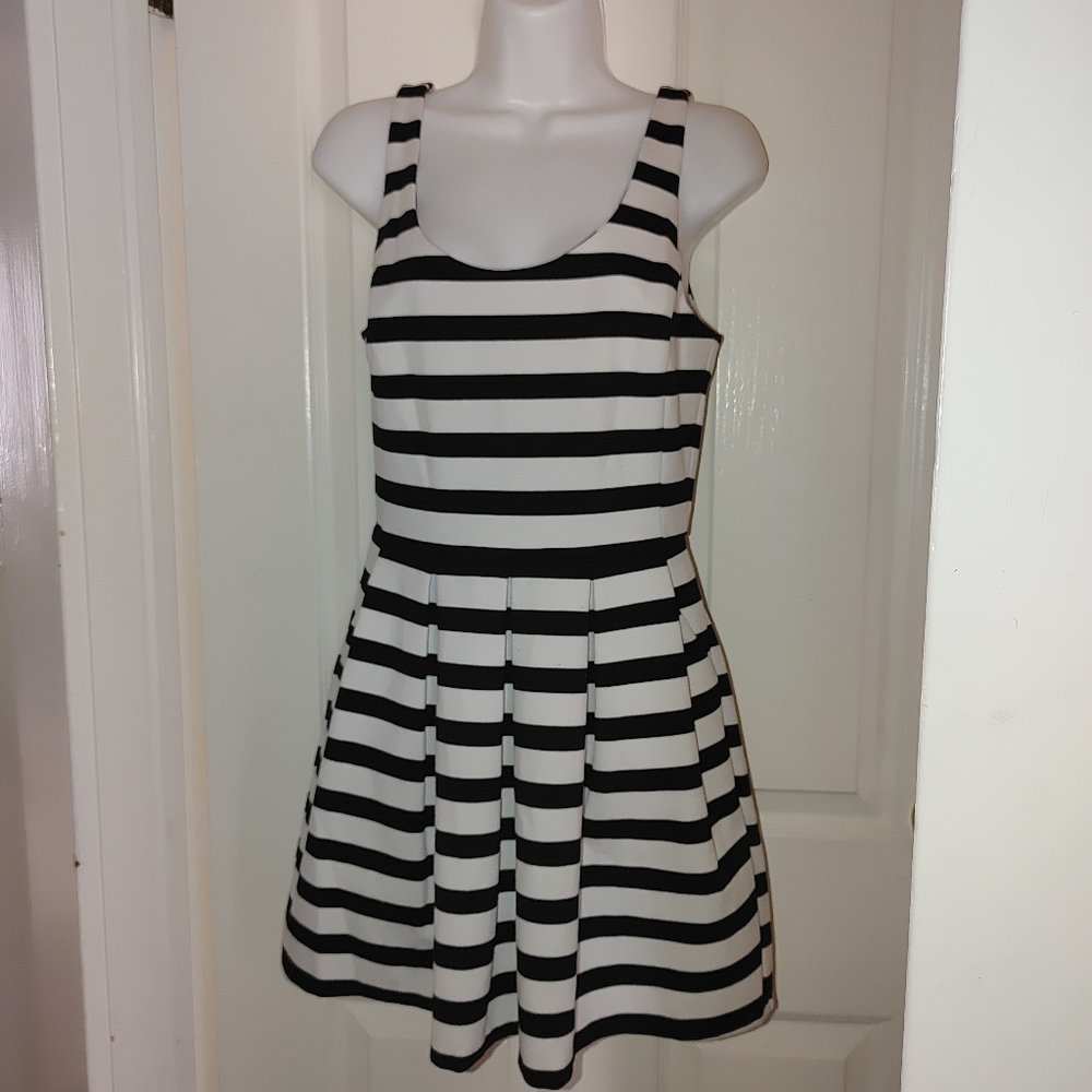 Black and white Bethany Mota mini dress M
